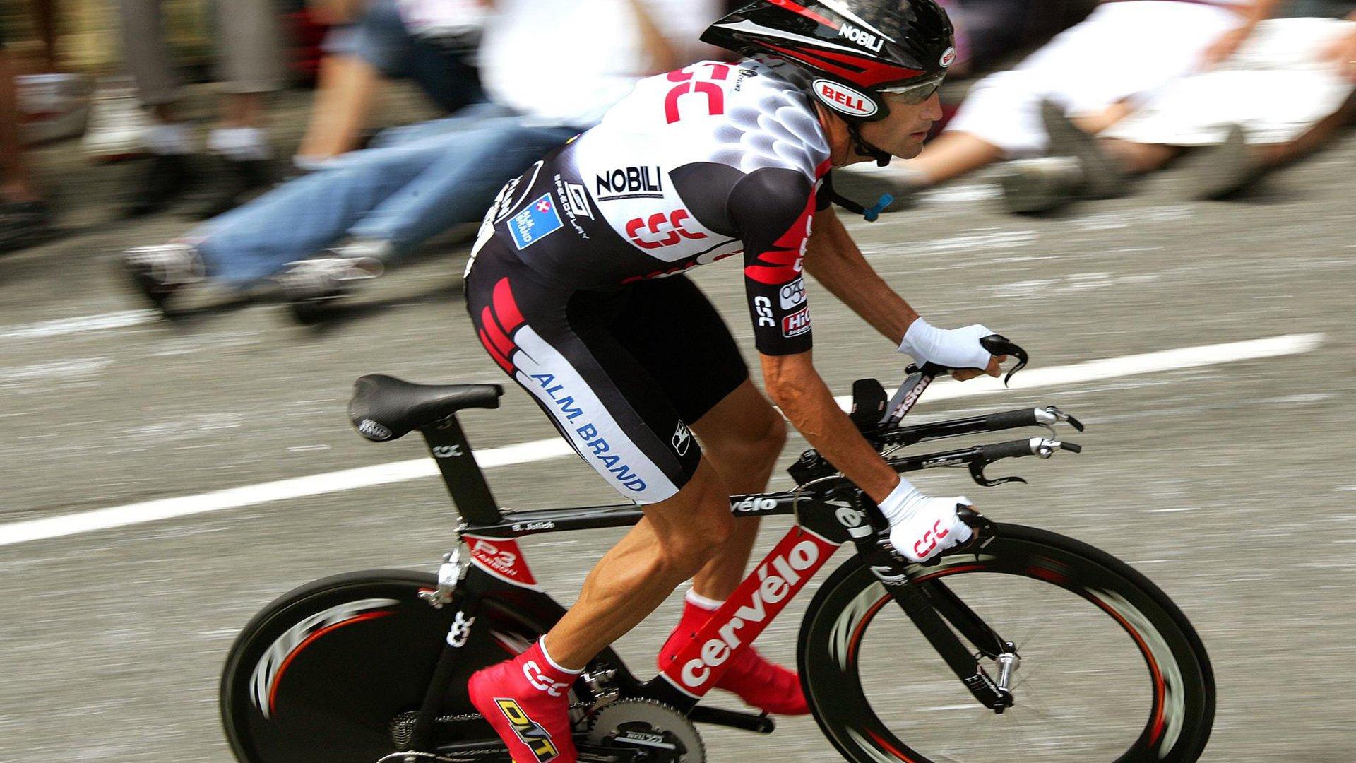 英超争冠白热化，曼城、阿森纳、利物浦三强鼎立，最后冲刺悬念迭起